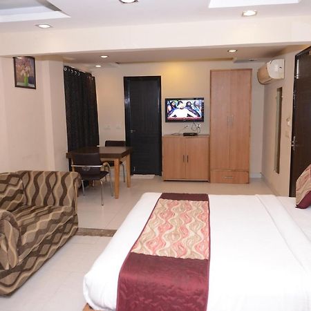 Hotel Balsons Continental Yeni Delhi Dış mekan fotoğraf