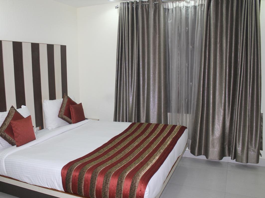 Hotel Balsons Continental Yeni Delhi Dış mekan fotoğraf