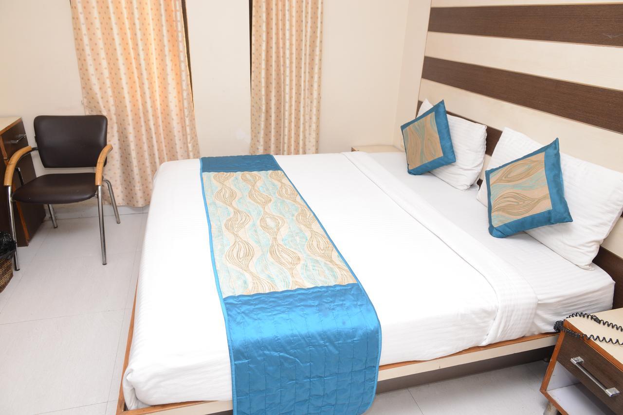 Hotel Balsons Continental Yeni Delhi Dış mekan fotoğraf