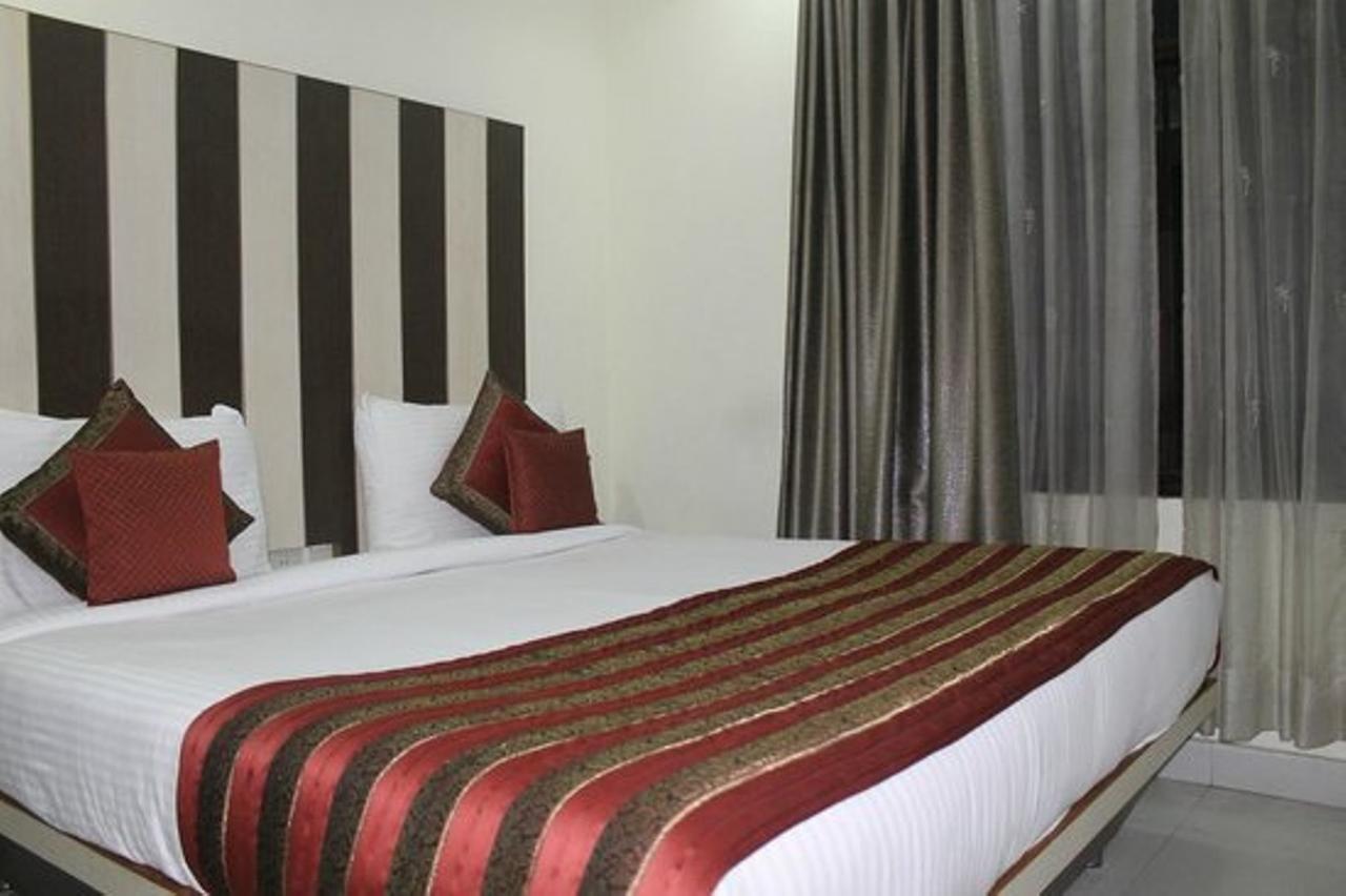 Hotel Balsons Continental Yeni Delhi Dış mekan fotoğraf