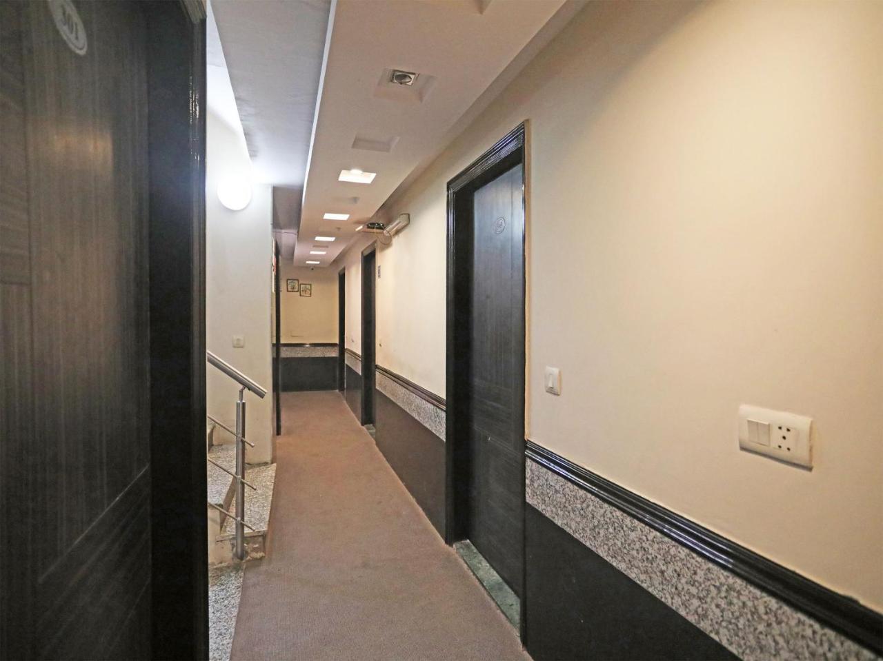 Hotel Balsons Continental Yeni Delhi Dış mekan fotoğraf