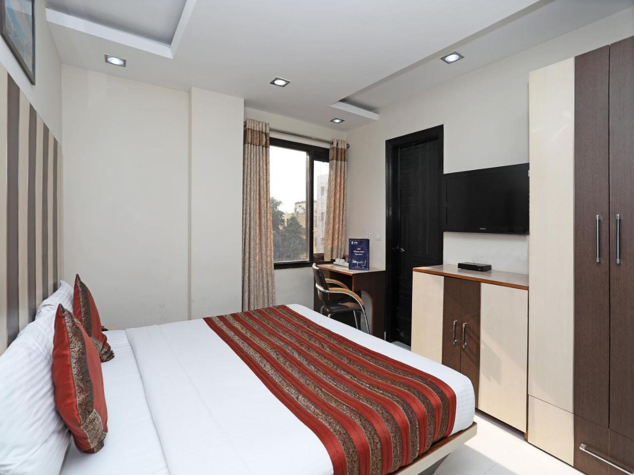 Hotel Balsons Continental Yeni Delhi Dış mekan fotoğraf