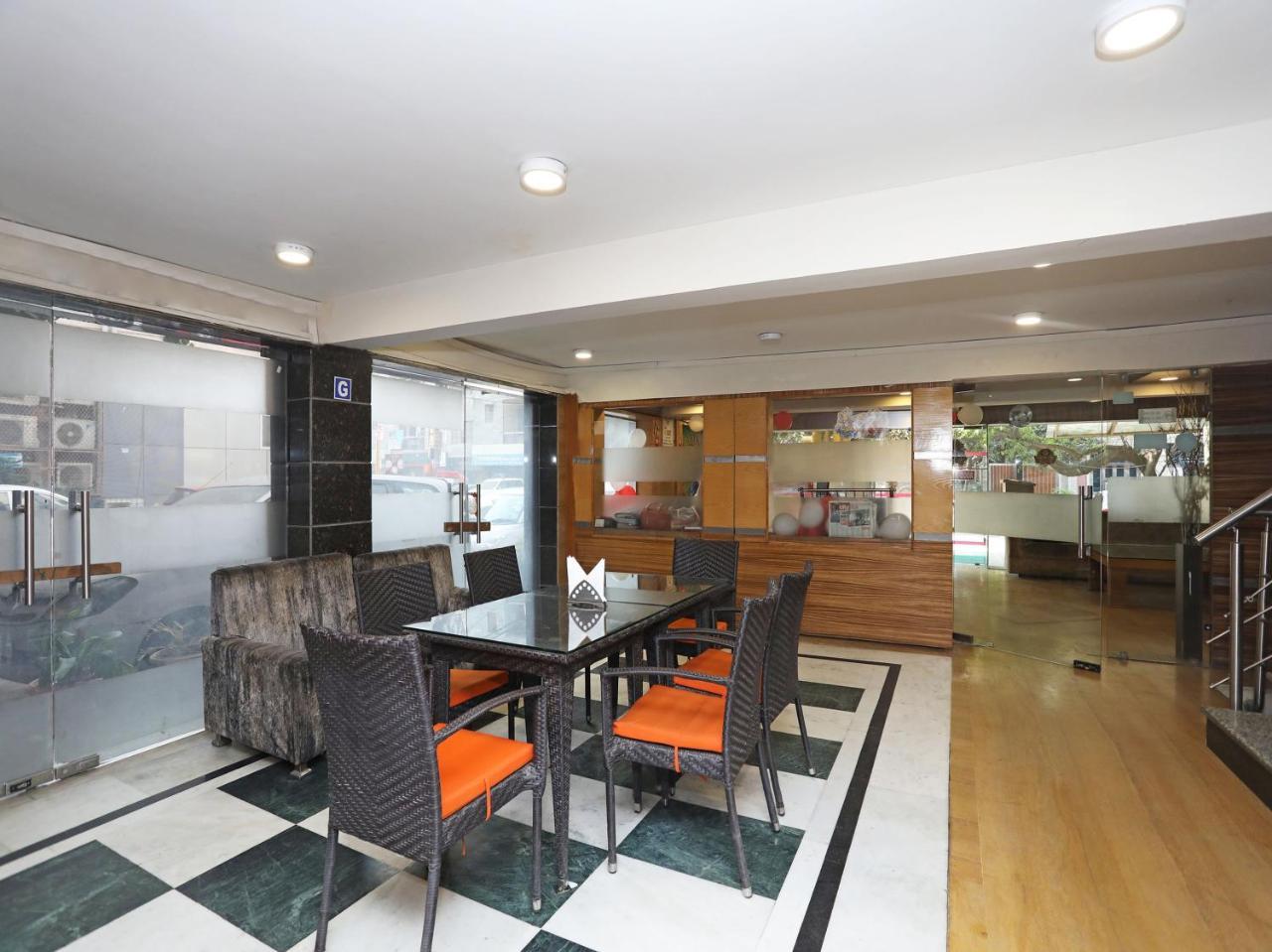 Hotel Balsons Continental Yeni Delhi Dış mekan fotoğraf