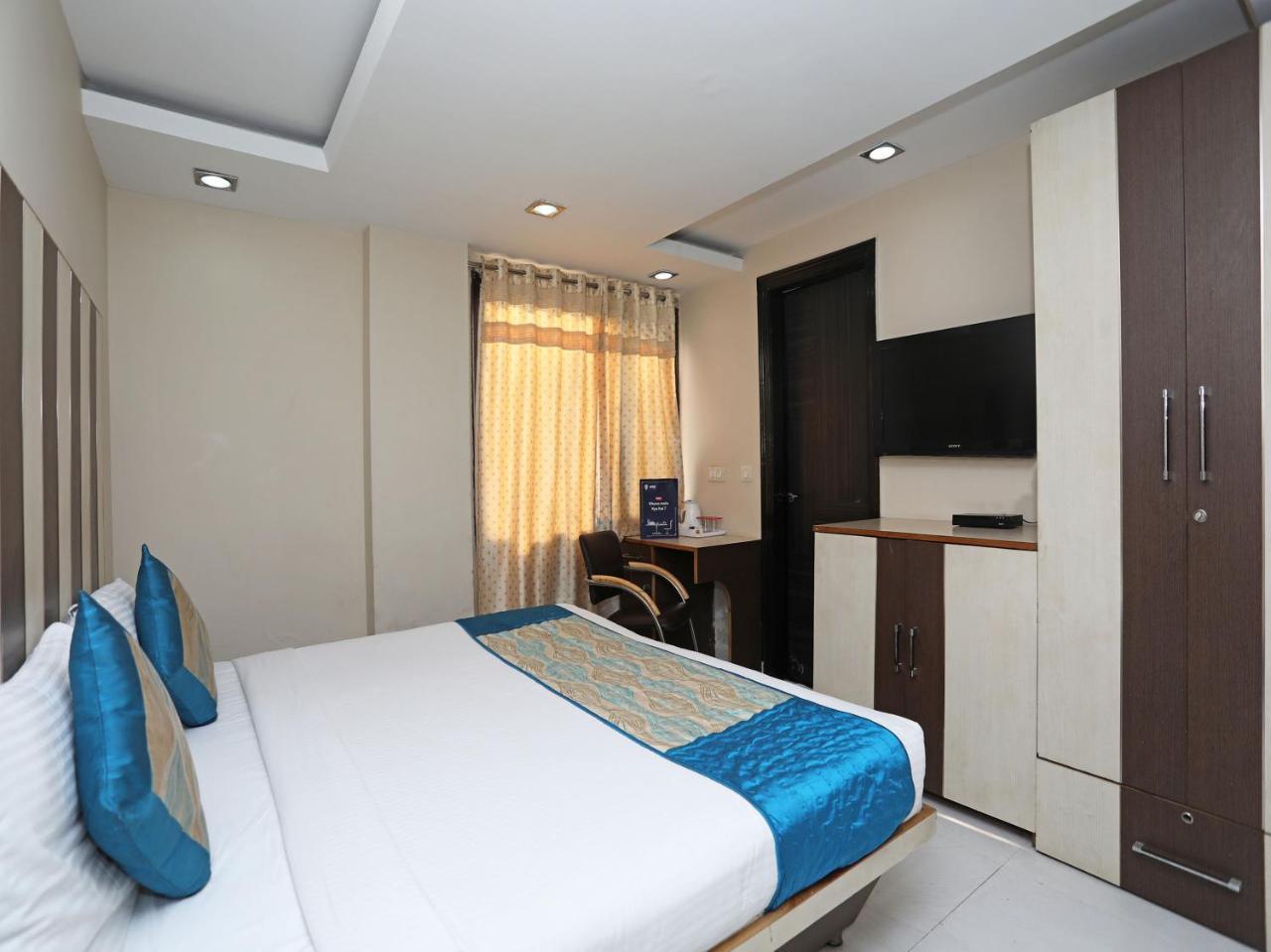 Hotel Balsons Continental Yeni Delhi Dış mekan fotoğraf