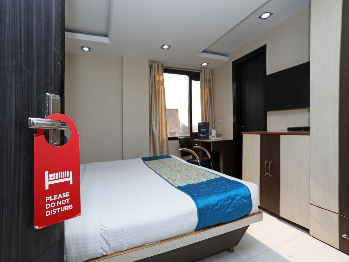 Hotel Balsons Continental Yeni Delhi Dış mekan fotoğraf