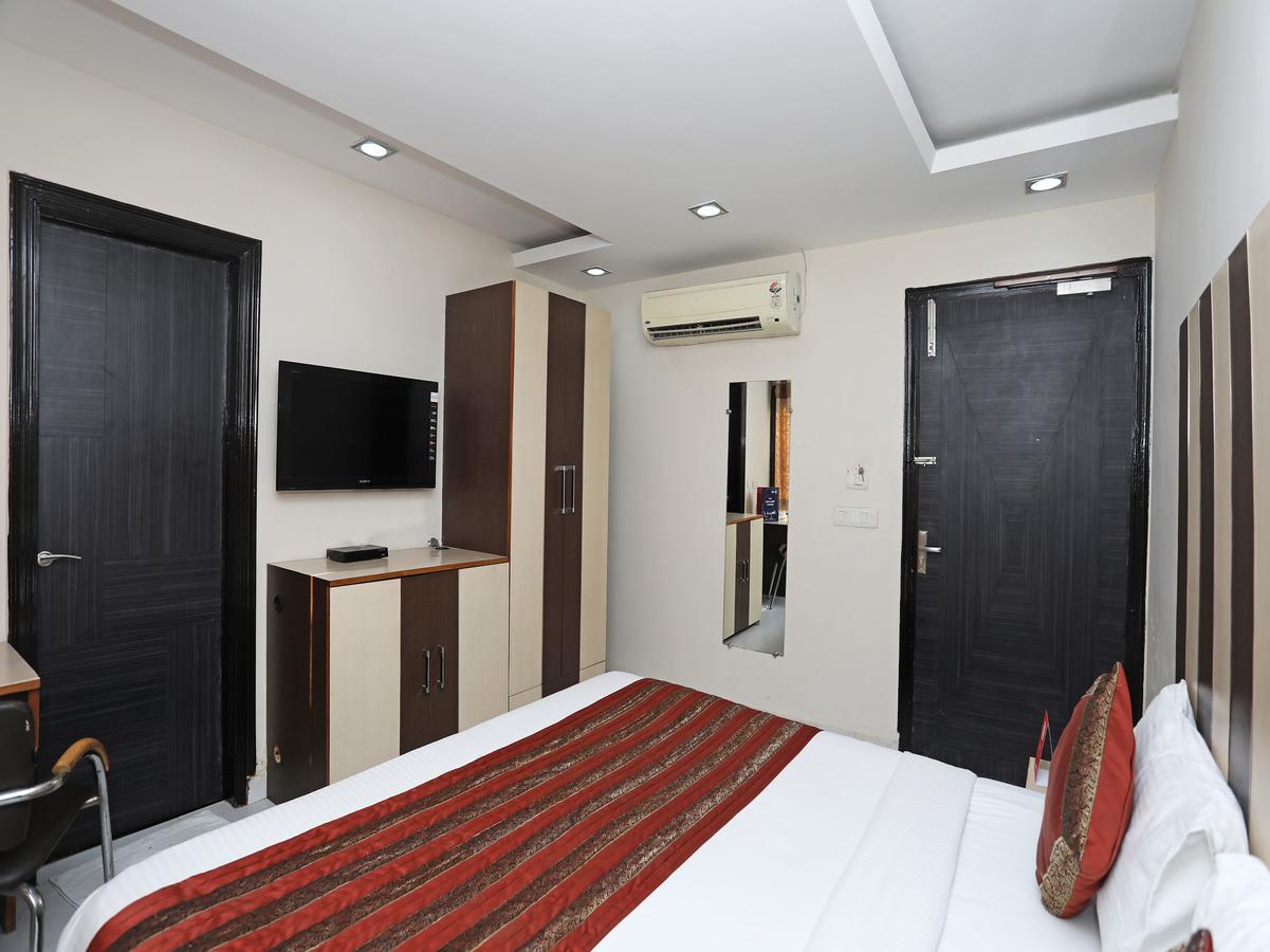 Hotel Balsons Continental Yeni Delhi Dış mekan fotoğraf