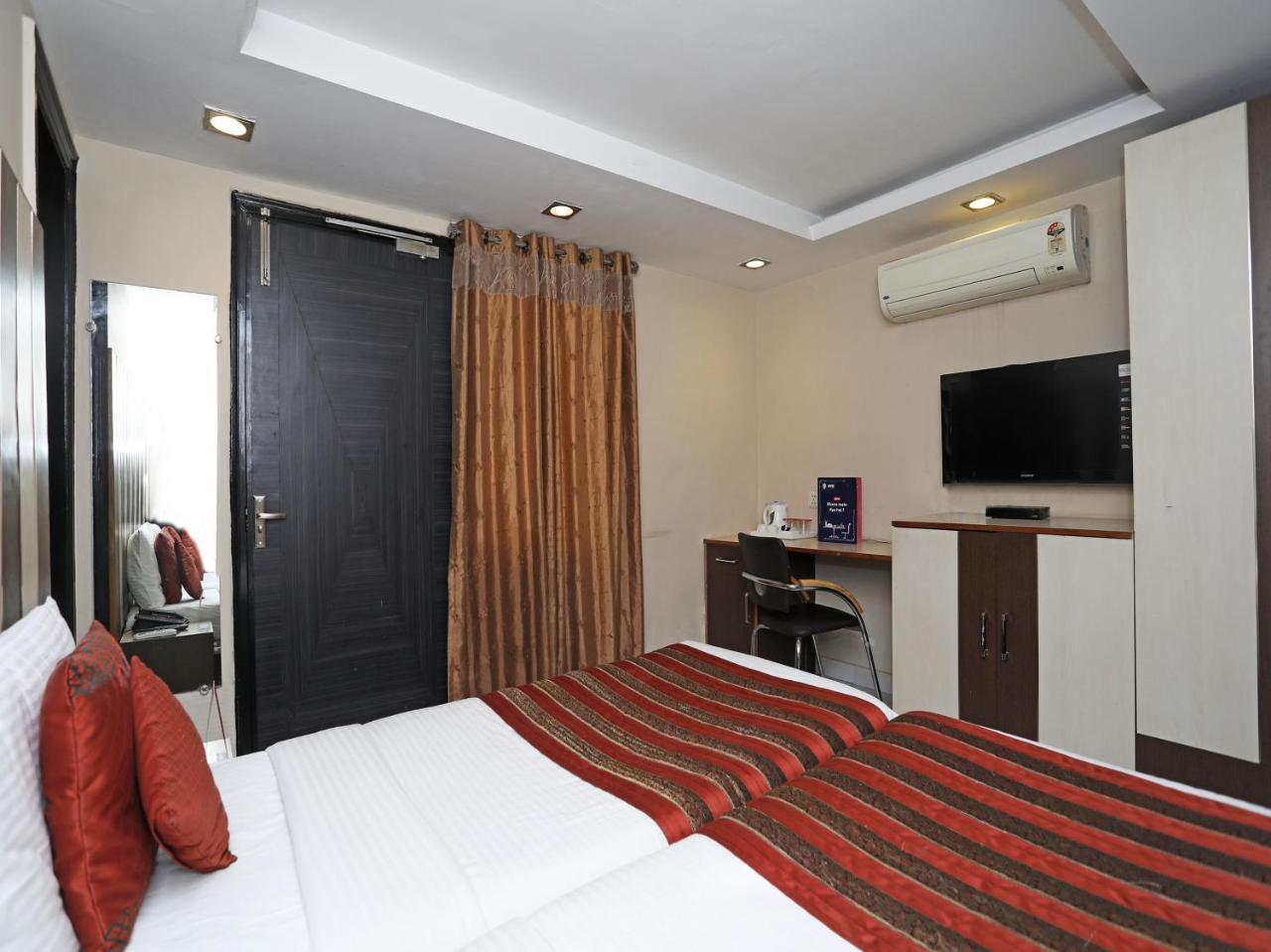 Hotel Balsons Continental Yeni Delhi Dış mekan fotoğraf