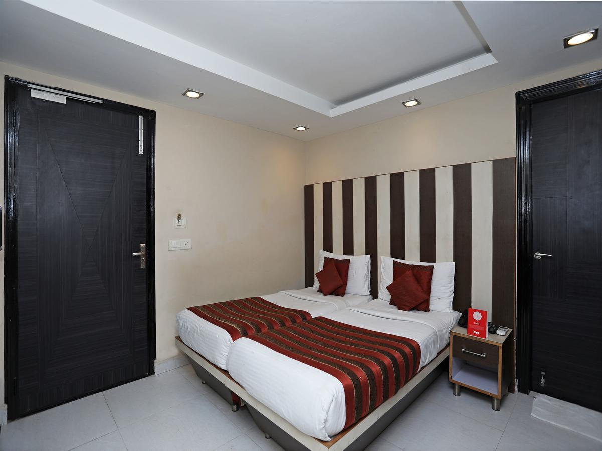 Hotel Balsons Continental Yeni Delhi Dış mekan fotoğraf
