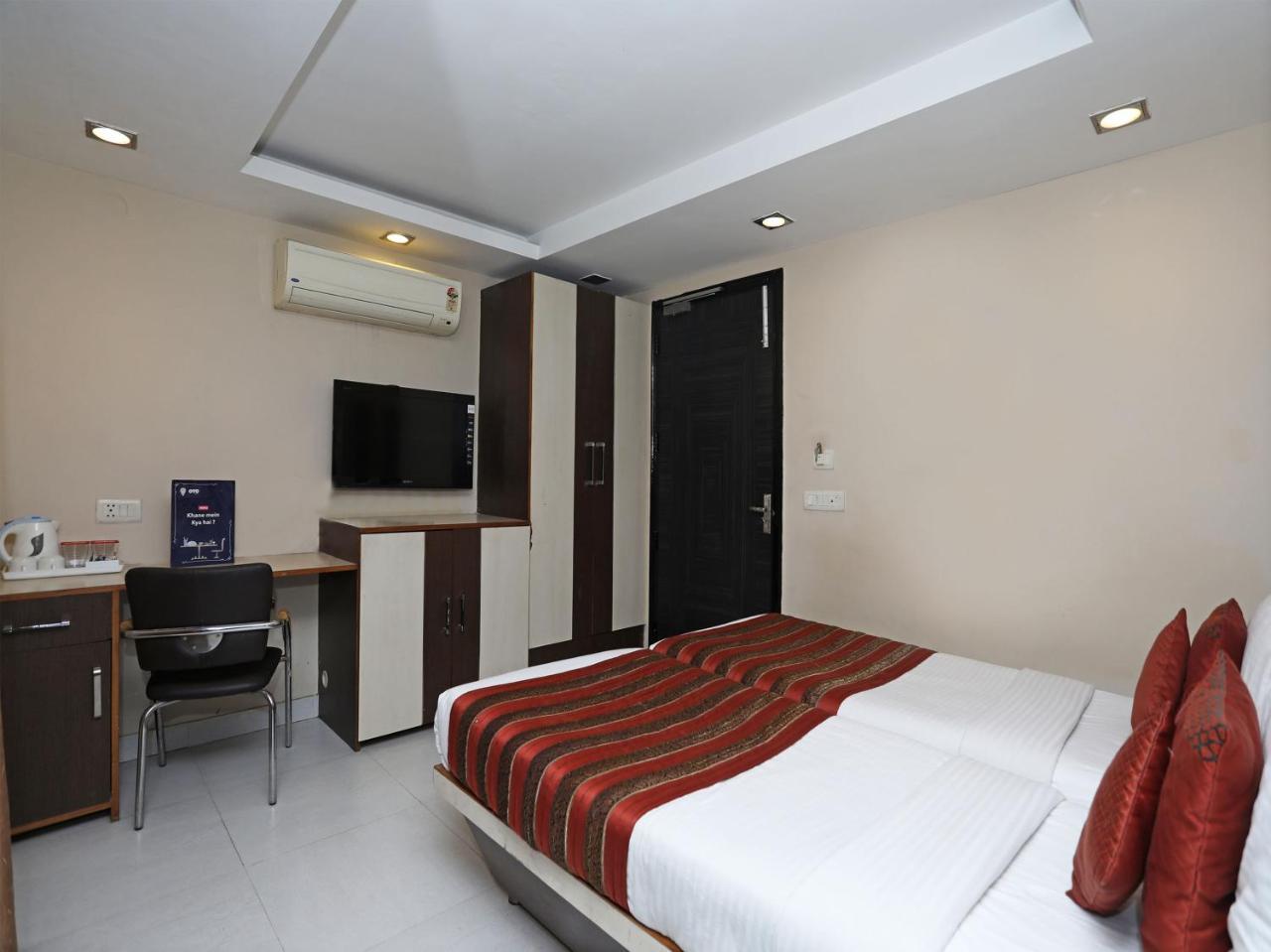 Hotel Balsons Continental Yeni Delhi Dış mekan fotoğraf