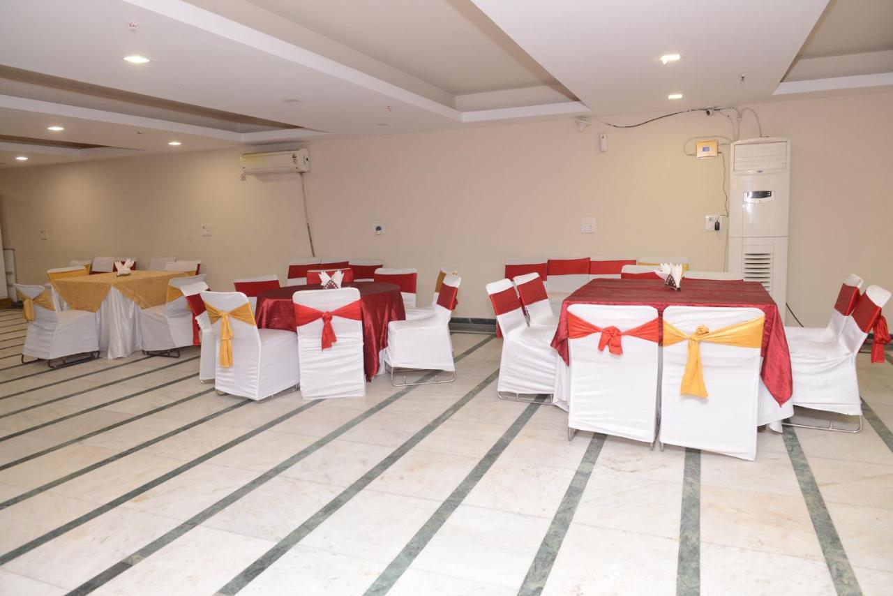 Hotel Balsons Continental Yeni Delhi Dış mekan fotoğraf