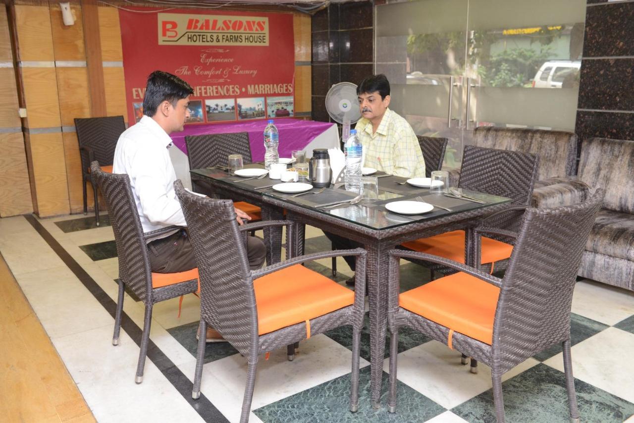 Hotel Balsons Continental Yeni Delhi Dış mekan fotoğraf