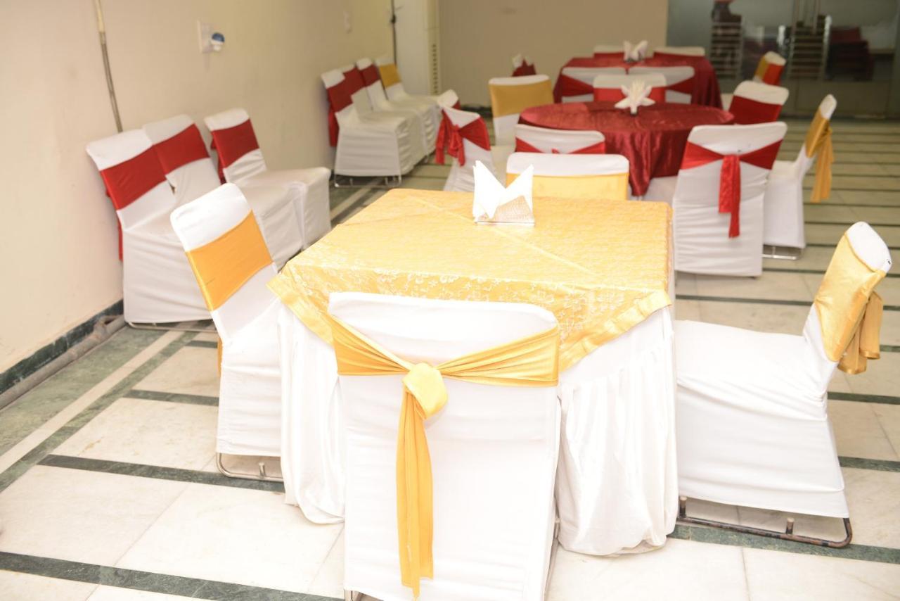 Hotel Balsons Continental Yeni Delhi Dış mekan fotoğraf