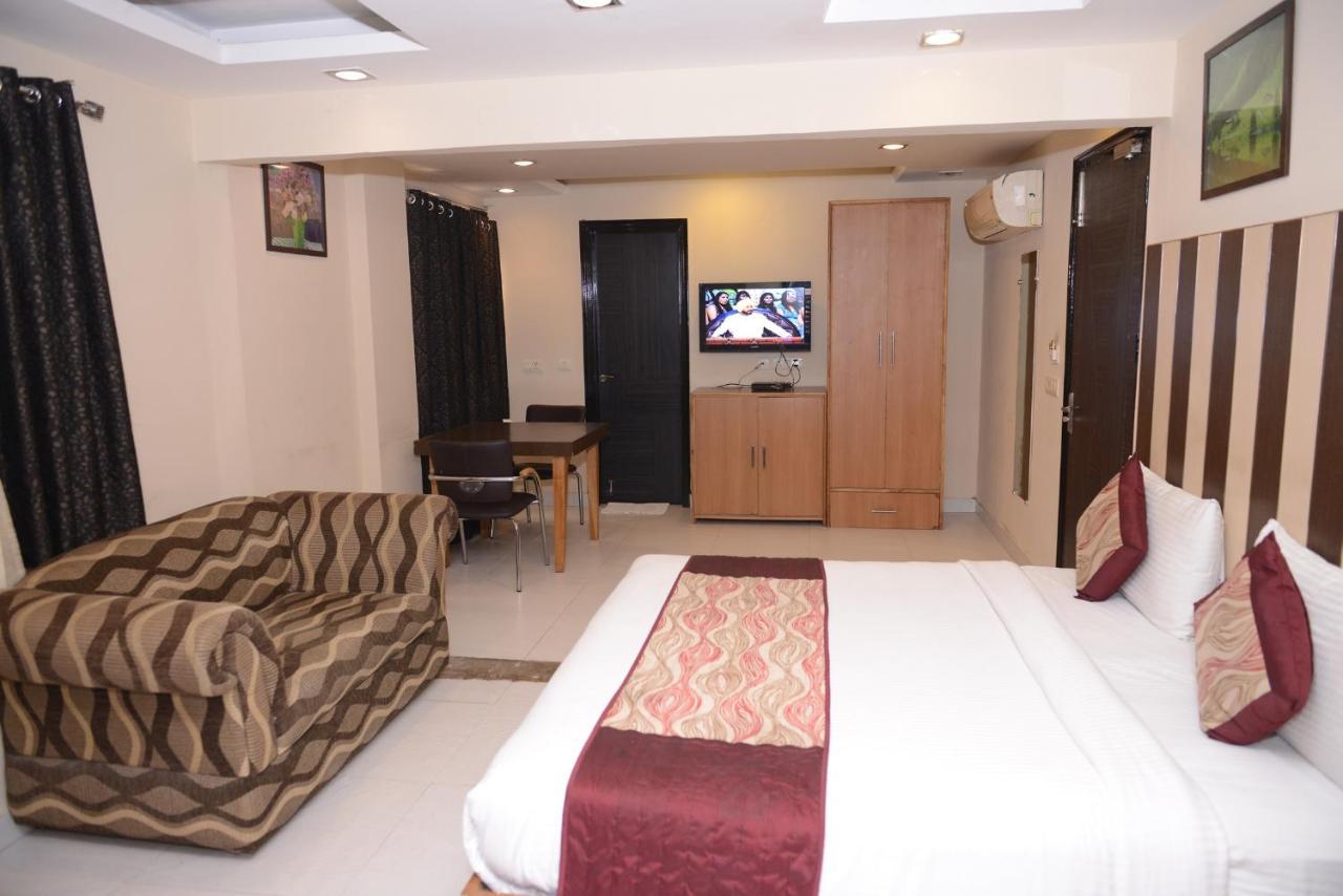 Hotel Balsons Continental Yeni Delhi Dış mekan fotoğraf