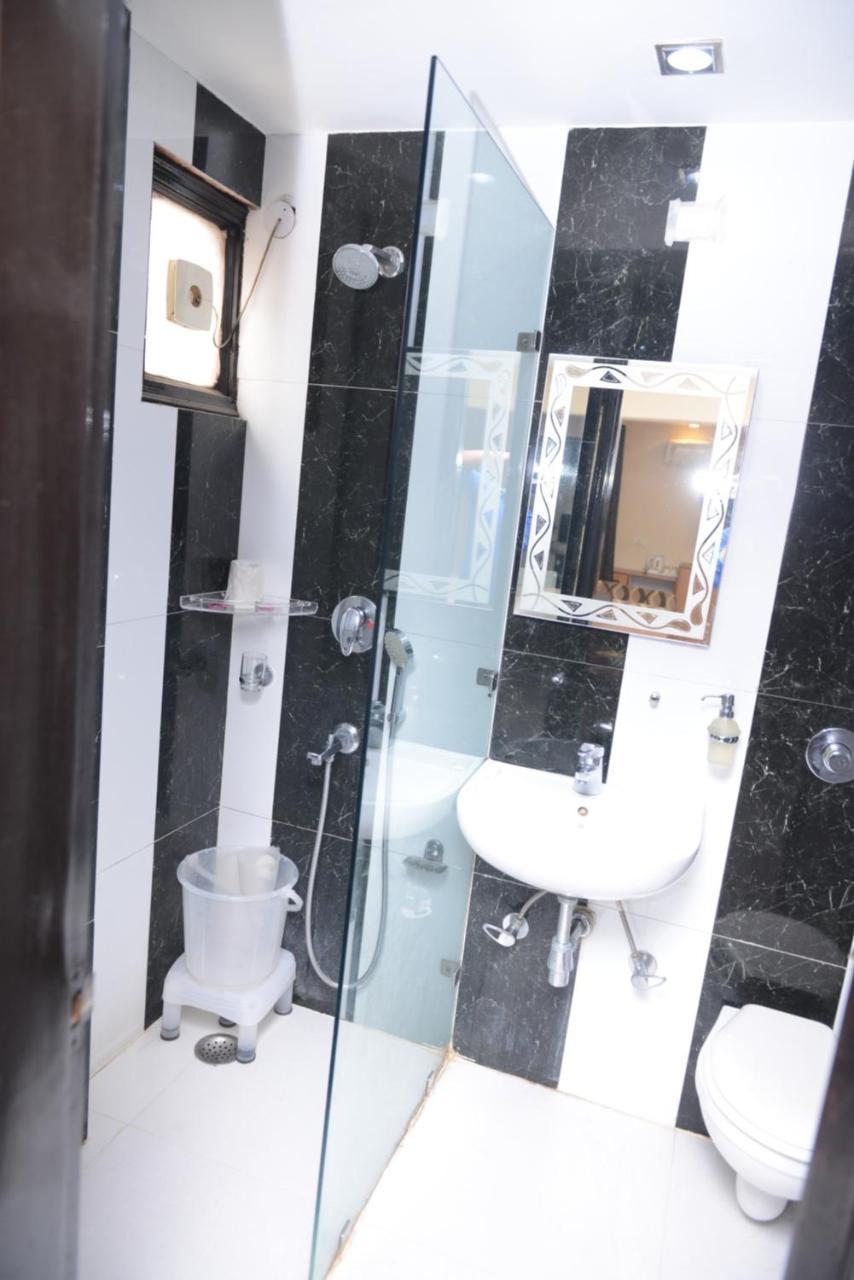 Hotel Balsons Continental Yeni Delhi Dış mekan fotoğraf