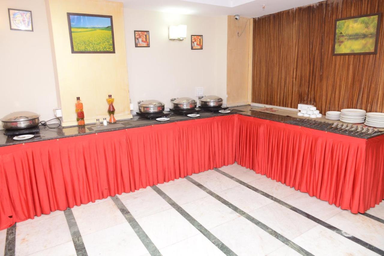 Hotel Balsons Continental Yeni Delhi Dış mekan fotoğraf