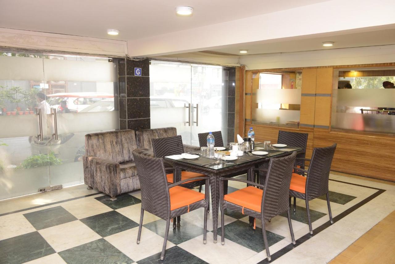 Hotel Balsons Continental Yeni Delhi Dış mekan fotoğraf
