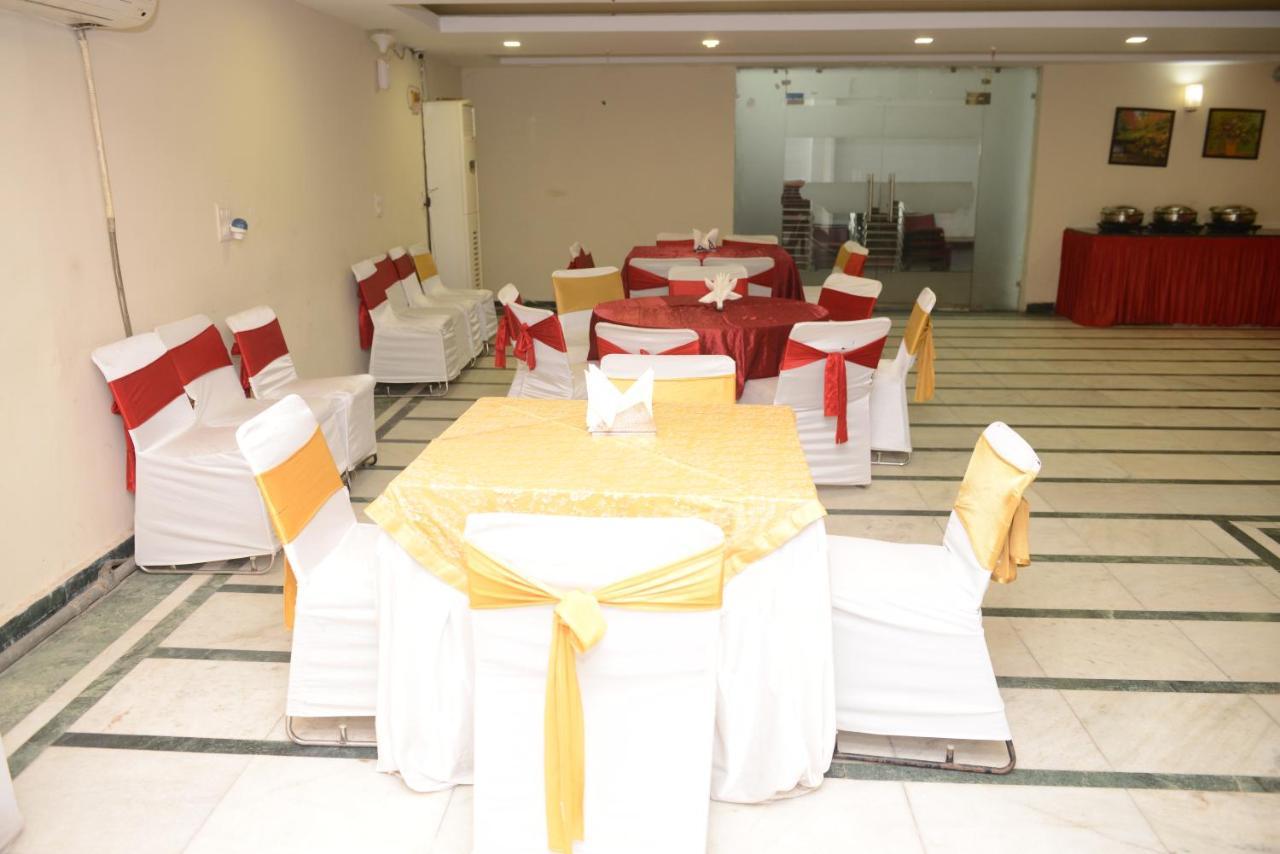 Hotel Balsons Continental Yeni Delhi Dış mekan fotoğraf