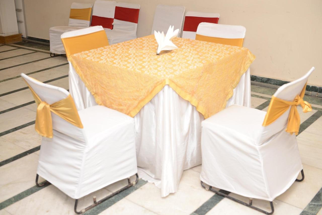 Hotel Balsons Continental Yeni Delhi Dış mekan fotoğraf