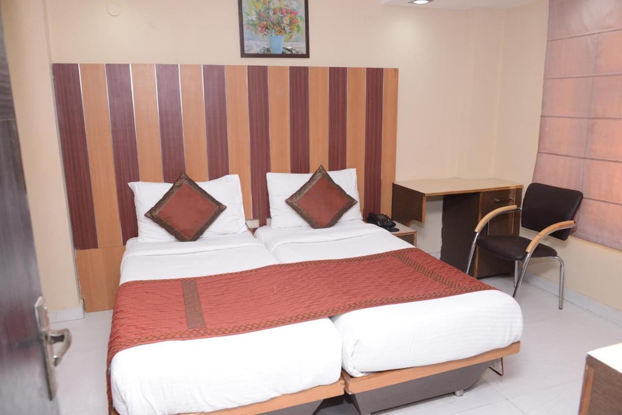 Hotel Balsons Continental Yeni Delhi Dış mekan fotoğraf