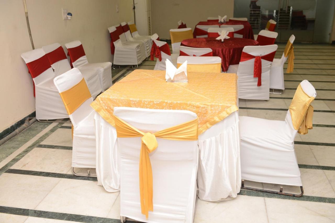 Hotel Balsons Continental Yeni Delhi Dış mekan fotoğraf