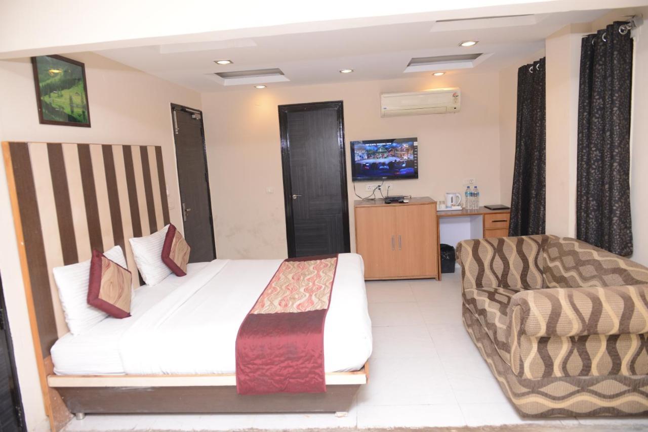Hotel Balsons Continental Yeni Delhi Dış mekan fotoğraf