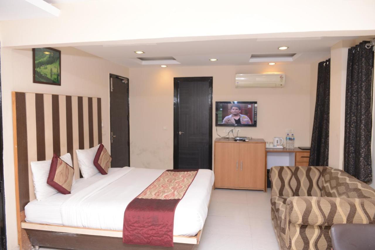 Hotel Balsons Continental Yeni Delhi Dış mekan fotoğraf